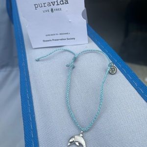 Puravida Dolphin bracelet.